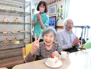 ケアホーム長吉　８月お誕生日会
