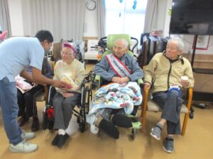 ケアホーム俊徳道　お誕生日会